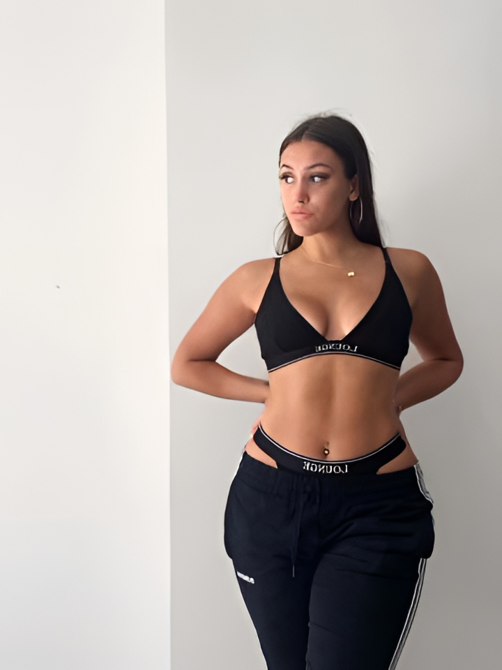 Агата привлекальеная девушка из Анапы цена от 2000 руб