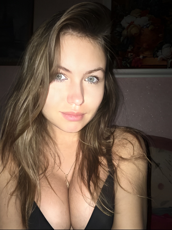 Стефания привлекальеная девушка из Анапы цена от 2500 руб