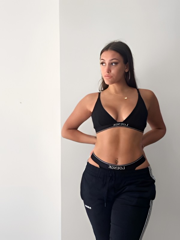 Агата привлекательная девушка из Анапы цена от 2000 руб